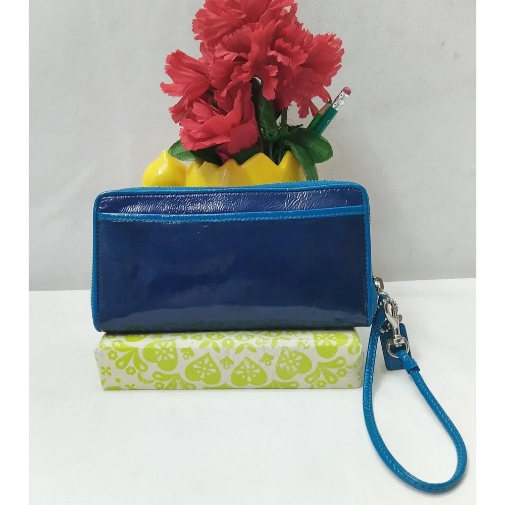 Coach Poppy Blue Patent Leather Zip Around Credit Card Wristlet Wallet